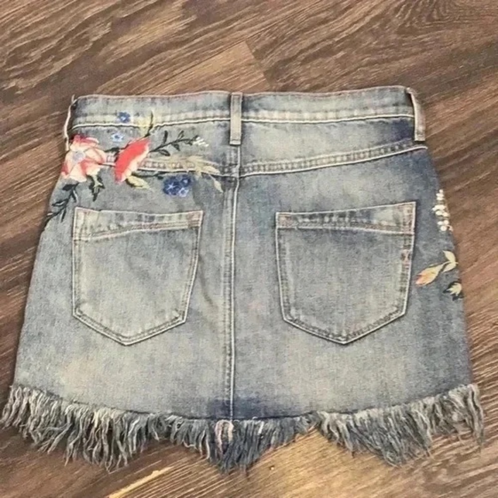 ❄️ Express | Denim Boho Embroidered Mini Skirt Size 0 - Picture 12 of 12